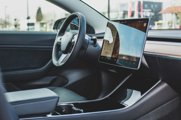 Interiér elektromobilu Tesla