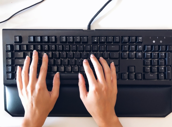 Písanie na počítačovej klávesnici